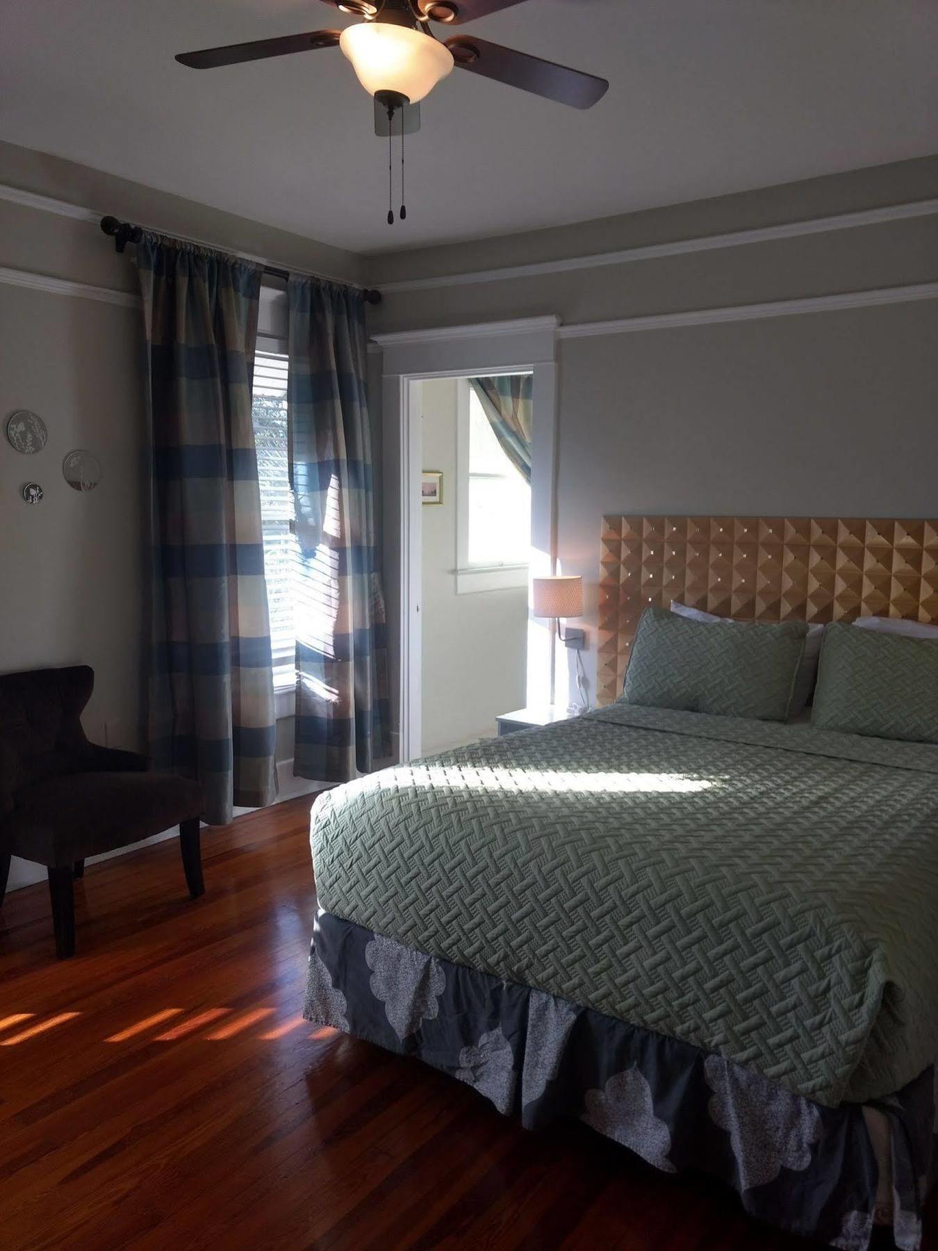 The Mansion House Inn Сейнт Питърсбърг Екстериор снимка